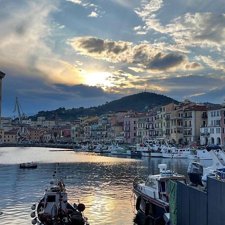 Casa Vacanza A 100 Metri Dal Mare 因佩里亚 外观 照片