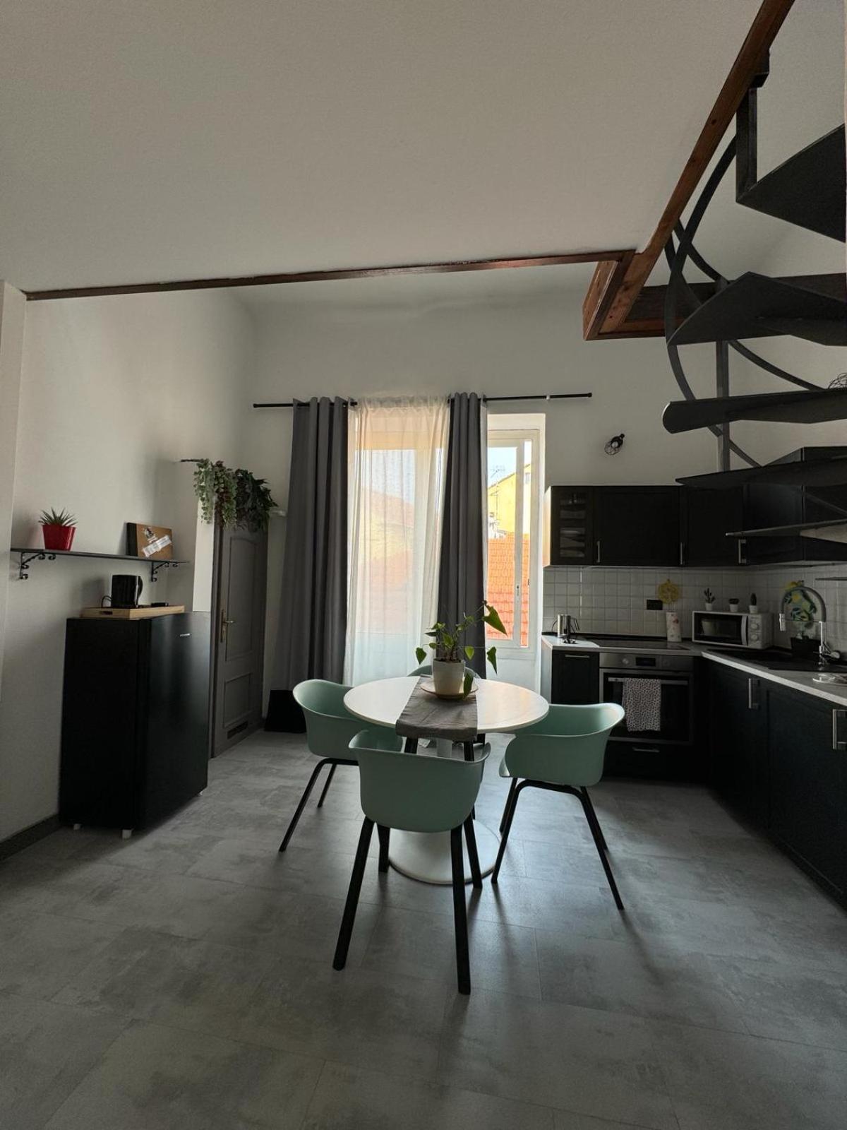 Casa Vacanza A 100 Metri Dal Mare 因佩里亚 外观 照片