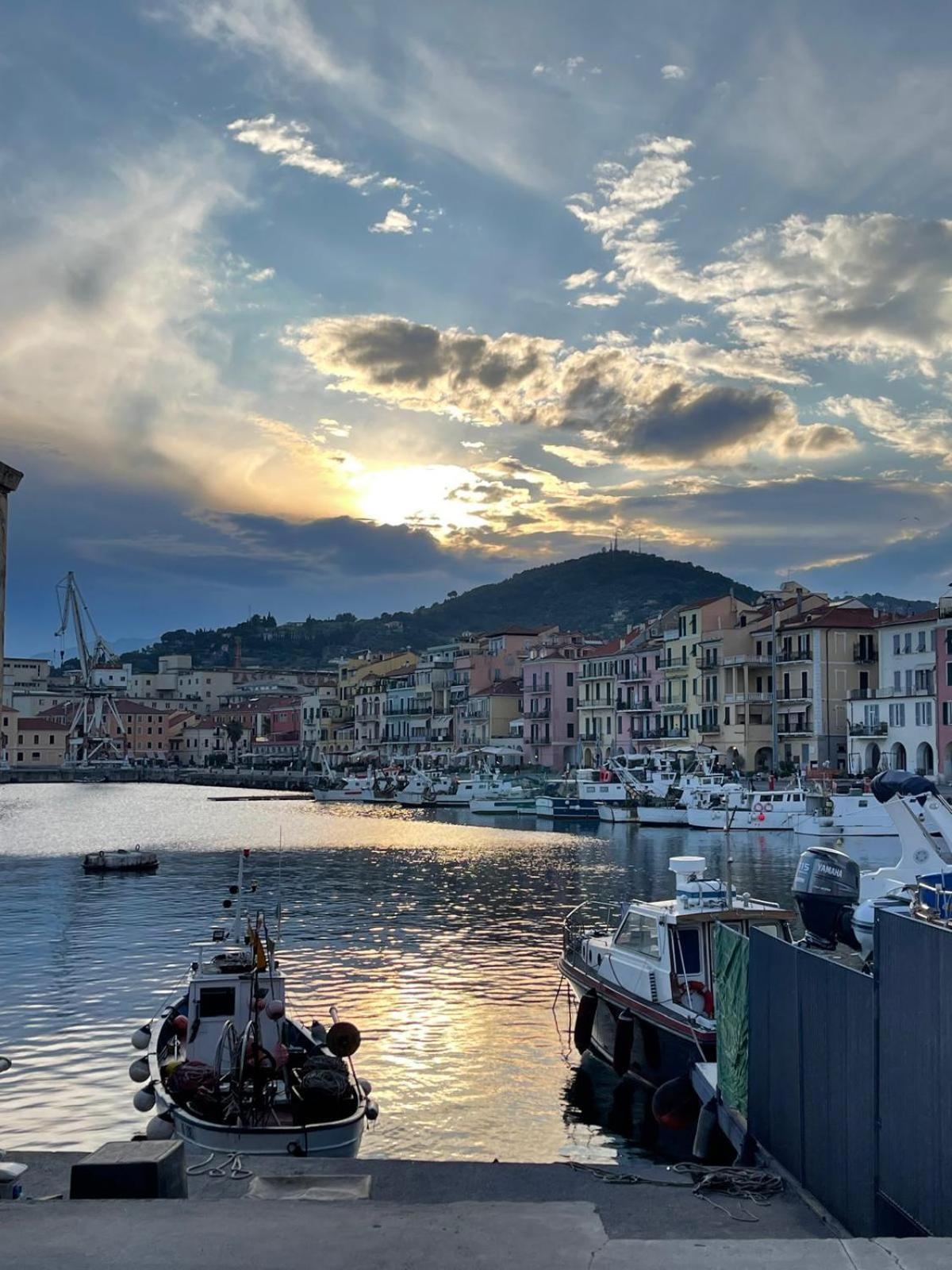 Casa Vacanza A 100 Metri Dal Mare 因佩里亚 外观 照片