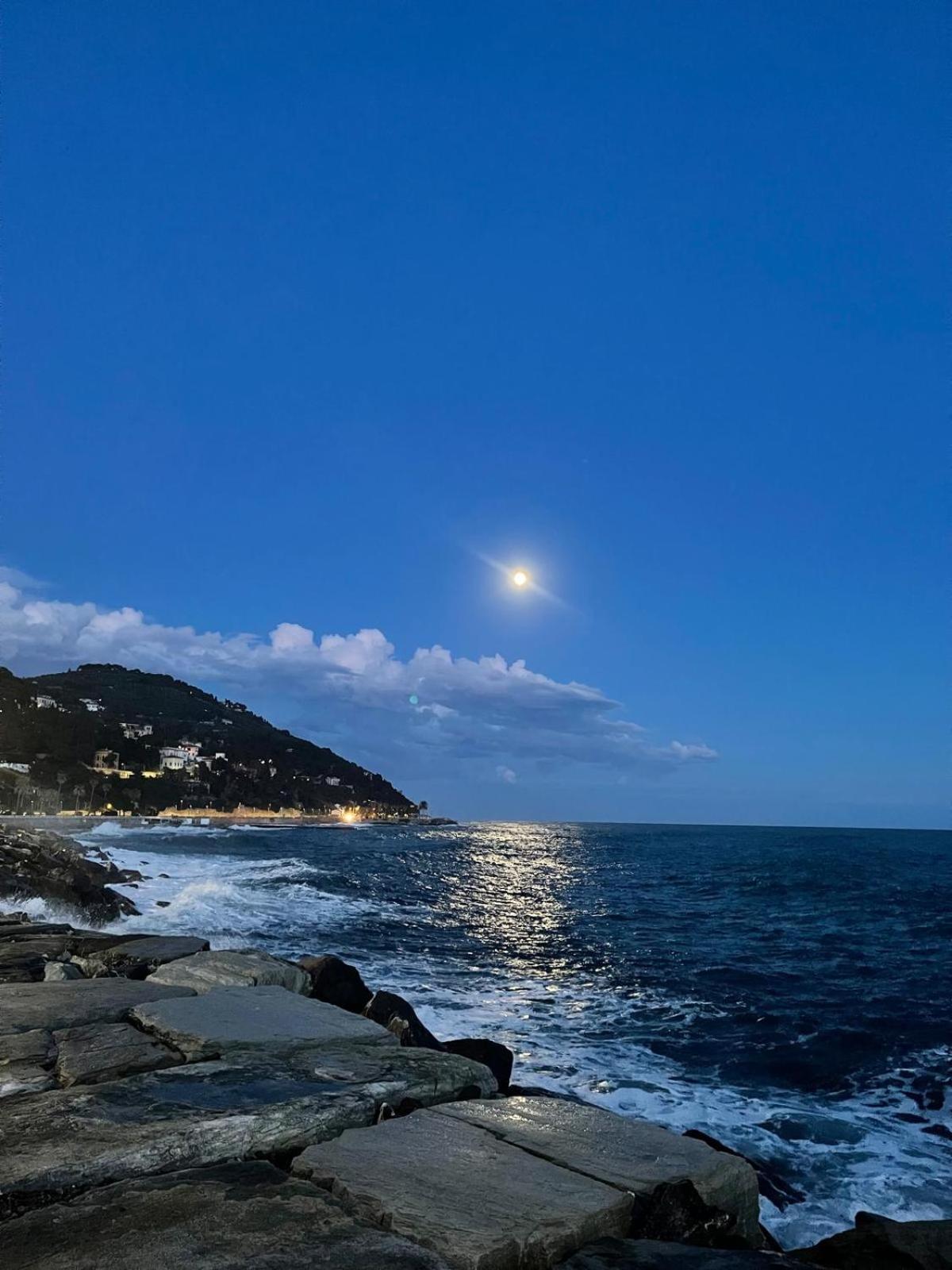 Casa Vacanza A 100 Metri Dal Mare 因佩里亚 外观 照片